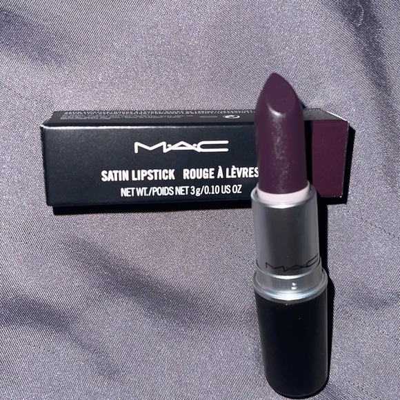 MAC Satin Lipstick- 805 Cyber - Picture 4 of 5